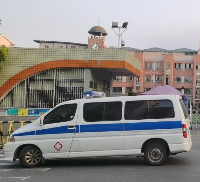 邕宁救护车出租护送骨折病人一公里多少钱