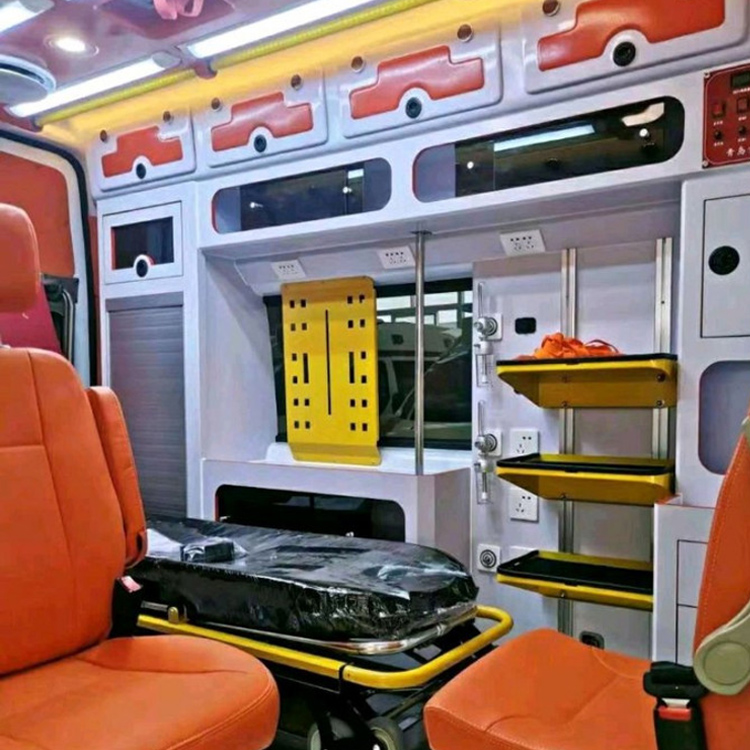 邕宁长途救护车护送病人租赁价格